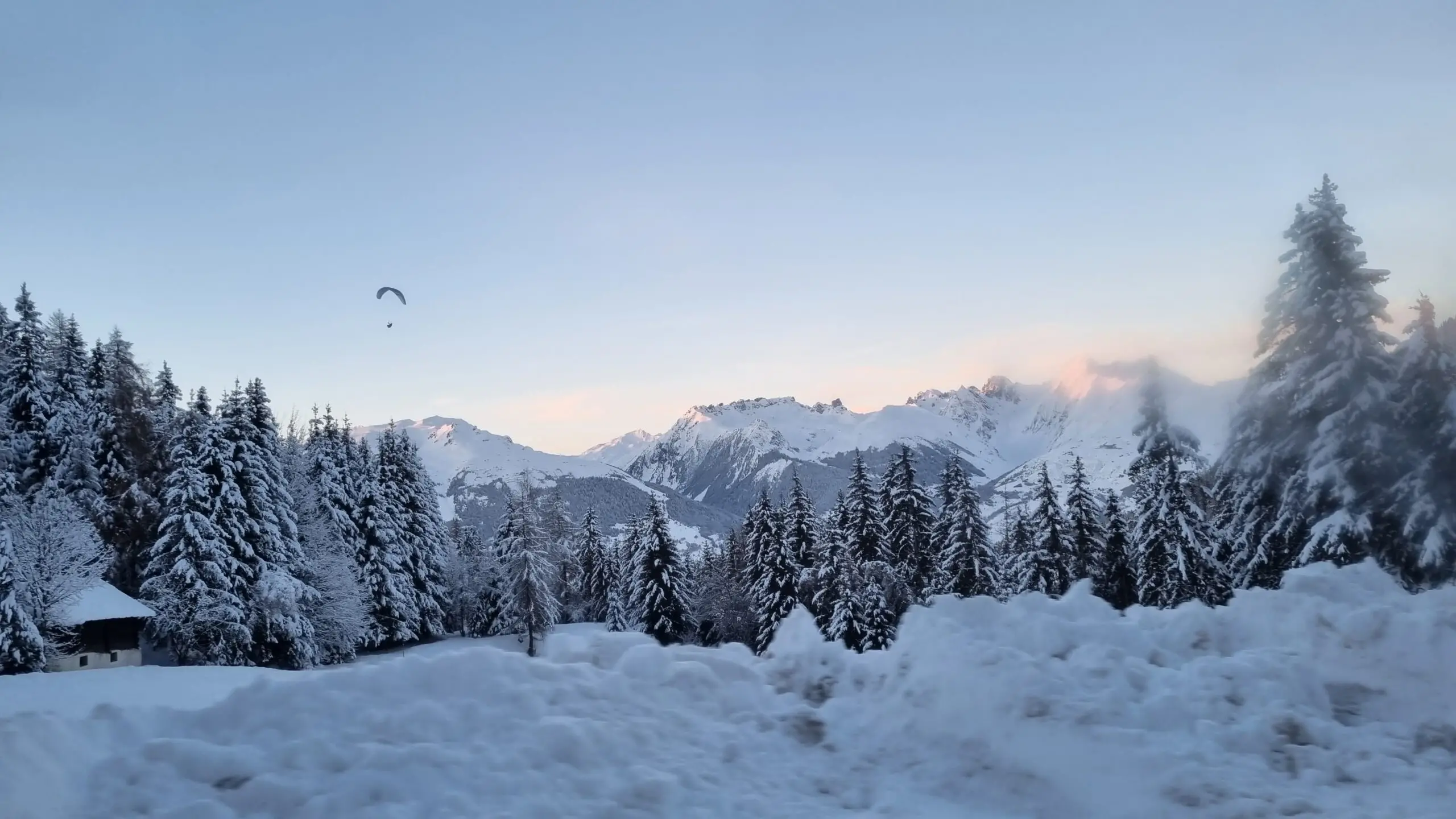 Dining in Val Thorens with mountain views