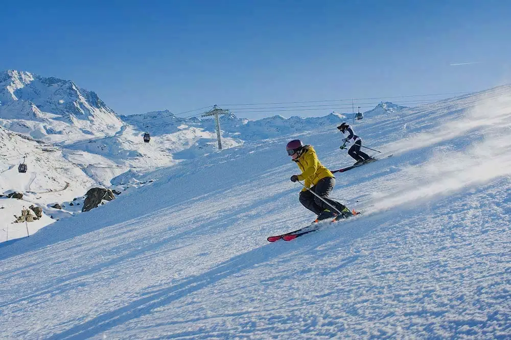 Easter Skiing in Reberty 2000: A Springtime Alpine Getaway