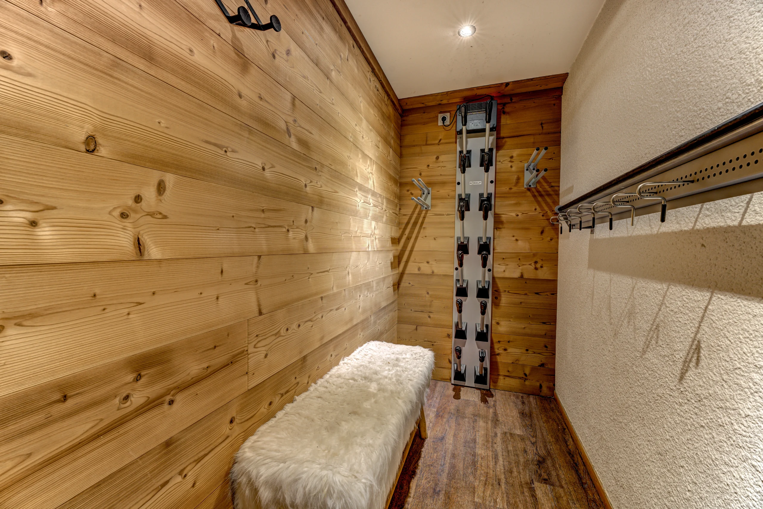 Chalet Petit Chardon Ski Locker